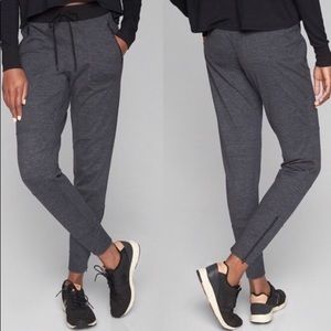 Athleta Flux Jogger S like new